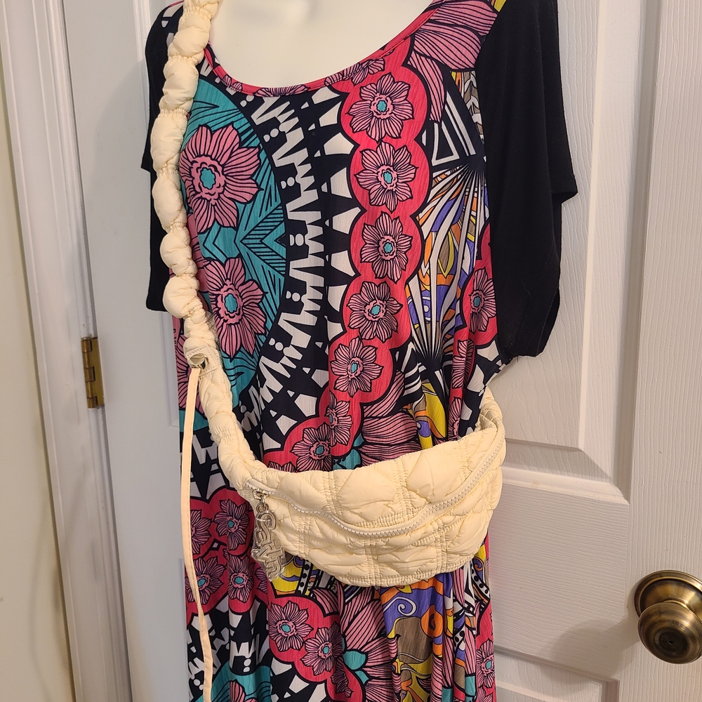 Carlyn Quilted Cream Crossbody Bag - Picture 8 of 10